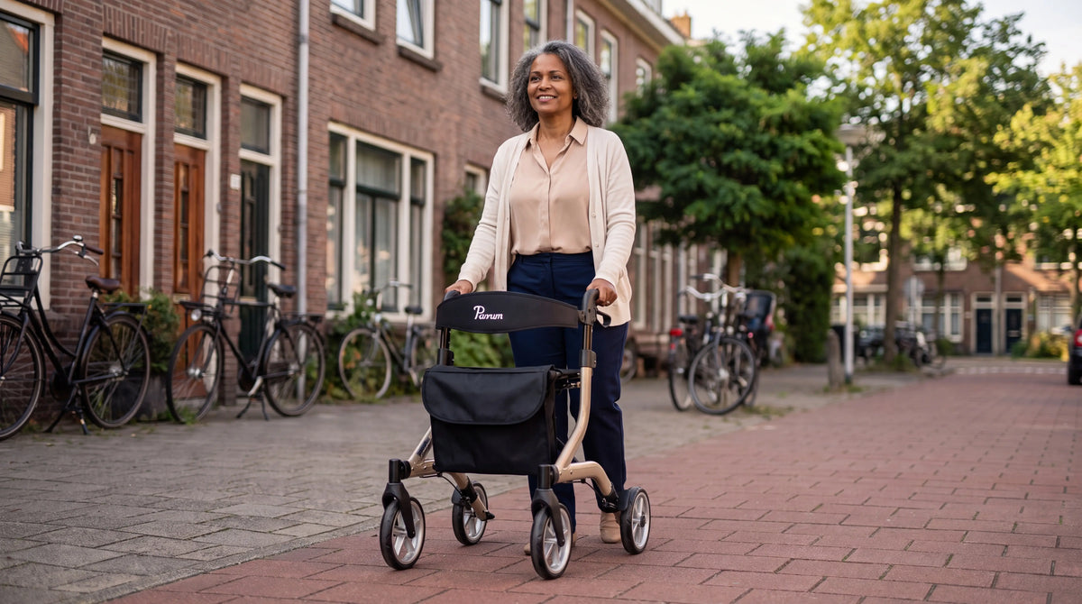 Looprek of rollator – vrouw wandelt met Parvum rollator in een Nederlandse straat