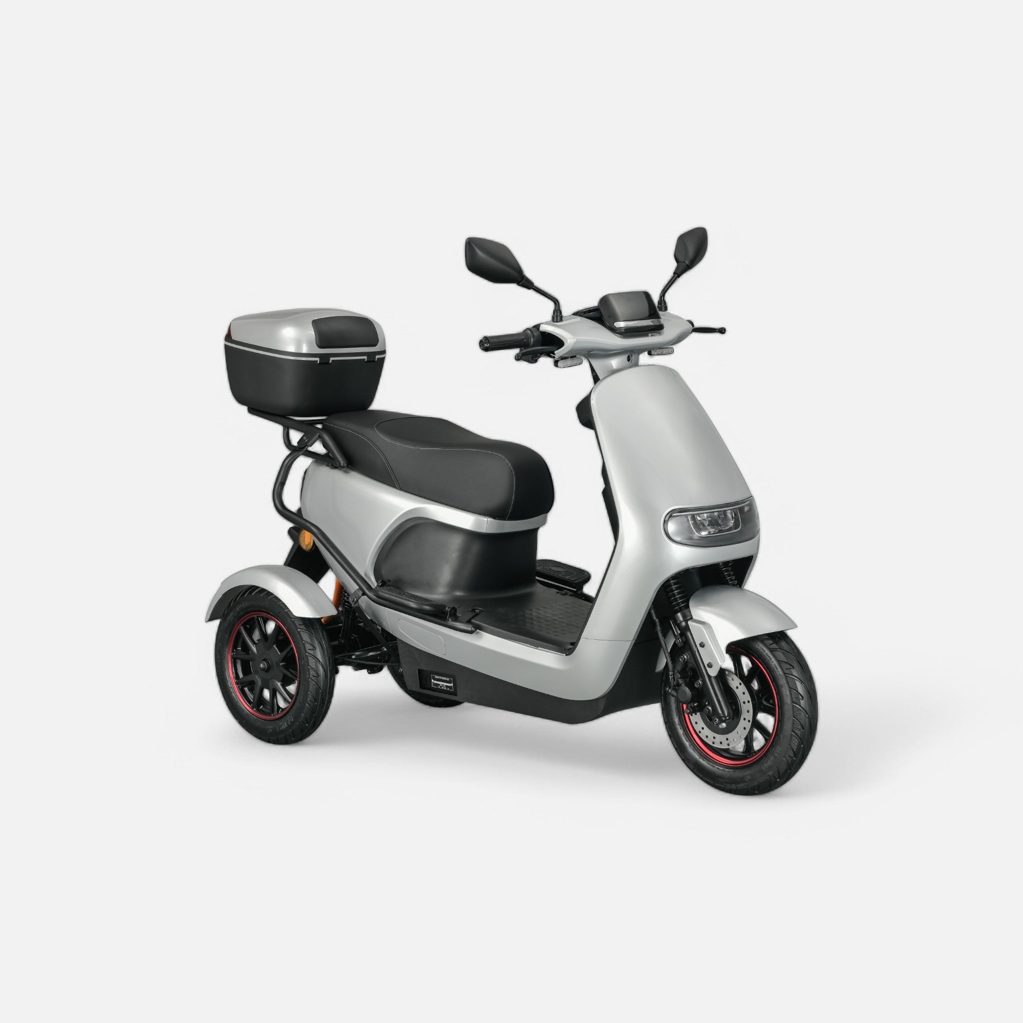 GoVida IVA TR3 2.0 Zilver three-wheeler showcasing a sleek silver design and comfortable seating.