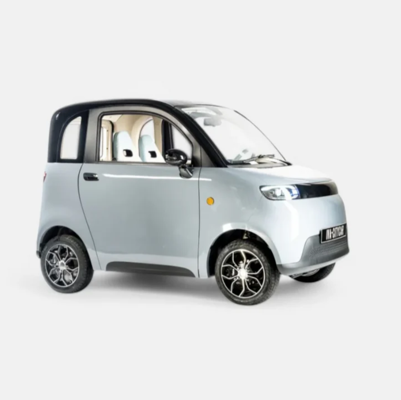 Grijze CityCar A05 brommobiel van GoVida, compact elektrisch voertuig met vier deuren en moderne uitstraling.