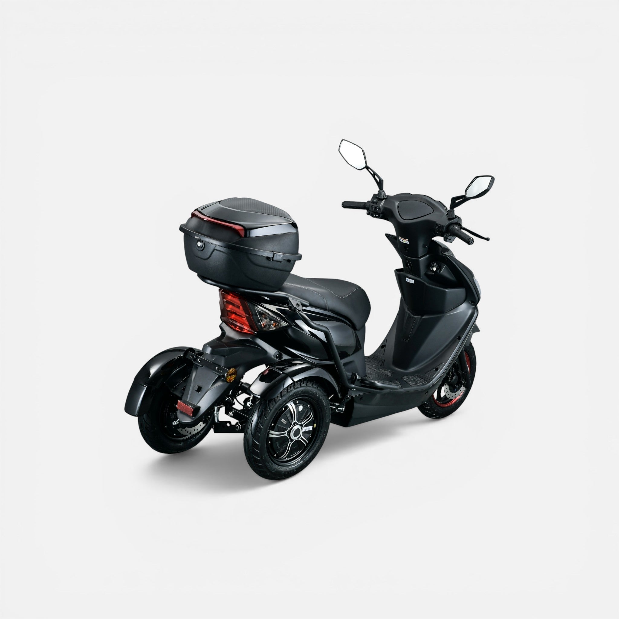 Zwarte GoVida IVA T3 2.0 Sport driewieler met lage instap en modern design, zichtbaar in de afbeelding.