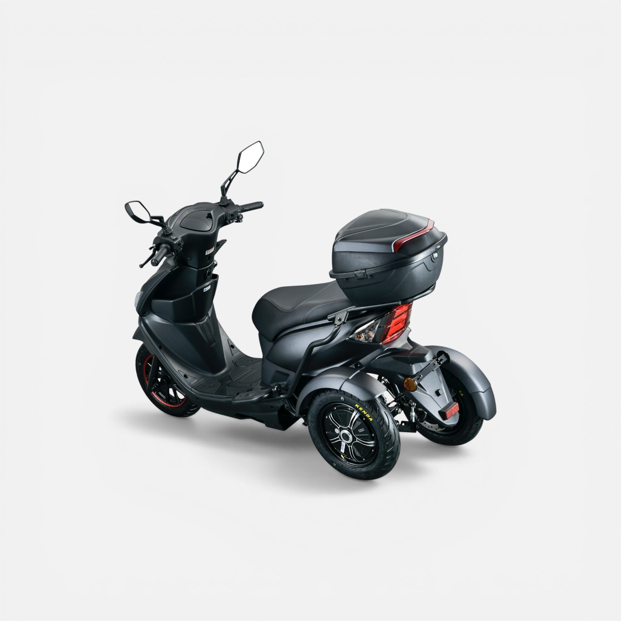 GoVida IVA T3 2.0 Sport driewieler in matgrijs, zichtbaar met wielen en frame, geschikt voor sportieve ritten.
