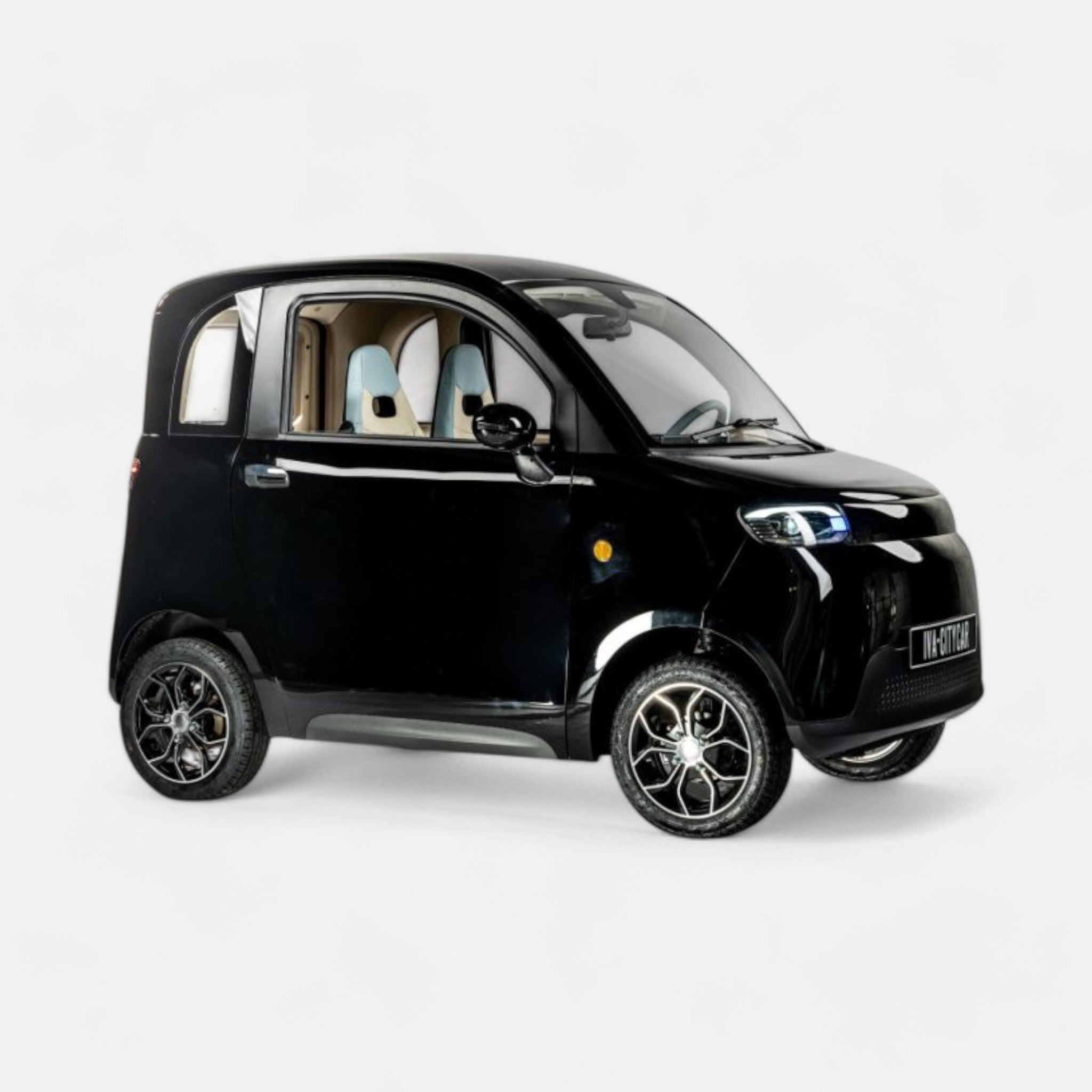 Zwarte GoVida CityCar A05 brommobiel met vooraanzicht, compact elektrisch voertuig voor stadsgebruik.